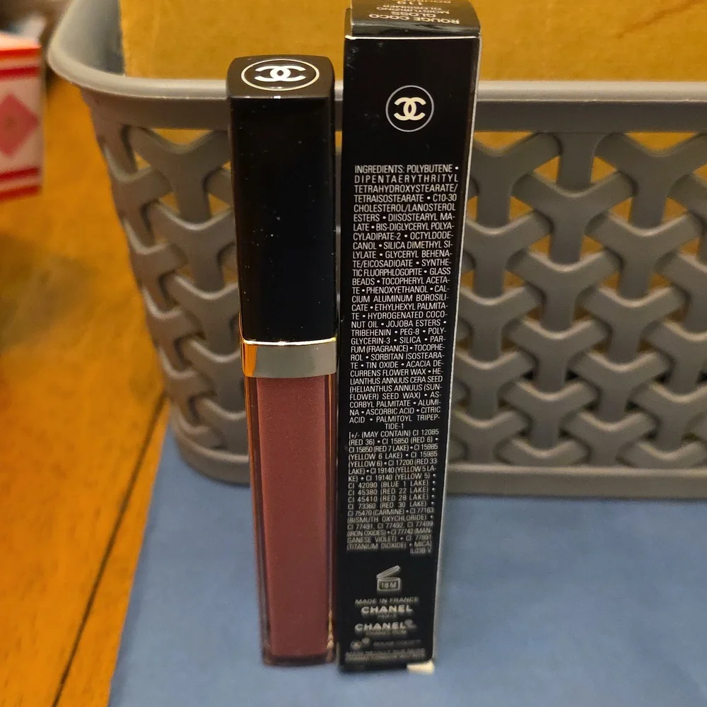 CHANEL ROUGE COCO HYDRA GLOSS 446 - NACRE. BNIB